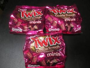 lot 152 image: 3 Sharing Size Bags Twix Cookie Dough Minis 7.70oz Past Date