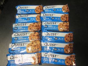 lot 178 image: 12 Oatmeal Chocolate Chip Quest Protein Bars Past Date