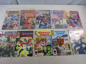 lot 325 image: 10 Marvel Comic Books 5 Avengers, 2...