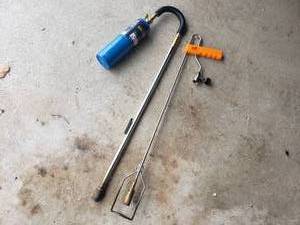 lot 6 image: Garden  Weed Burning Torches