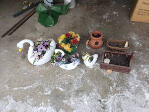 lot 9 image: Garden Planters