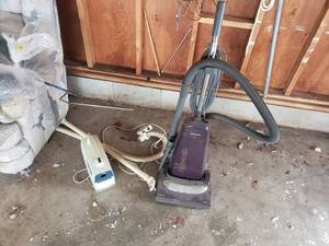 lot 25 image: Vacuums