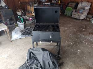 lot 33 image: Kingsford Charcoal Grill