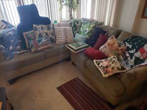 lot 39 image: Huge Lot of Throw Pillows