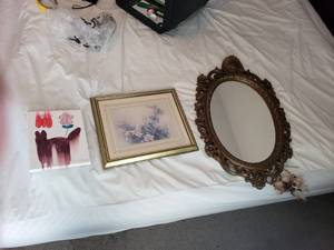 lot 46 image: Misc. Home Decor Items