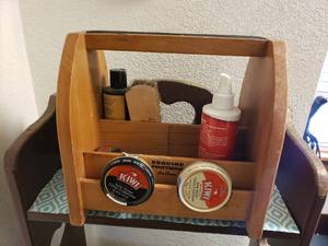 lot 53 image: Esquire Footman Shoe Polishing Cleaning