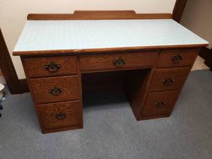 lot 60 image: Home Office Desk