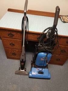 lot 62 image: 2 Vacuums