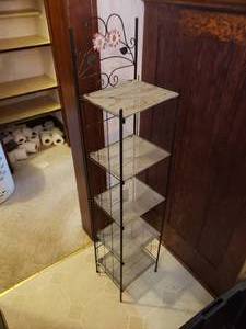 lot 73 image: Small Shelving Unit