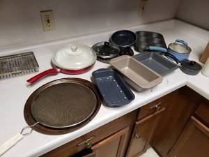 lot 89 image: Various Baking and Cooking Pans