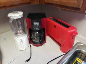 lot 92 image: Blender, Coffee Maker, Toaster