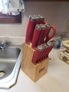 lot 94 image: Chef Tested Knives and Knife Block