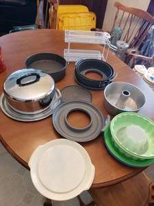 lot 101 image: Cake Pans Etc