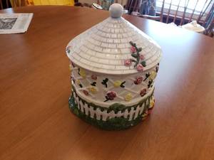 lot 102 image: Round Home Styled Cookie Jar