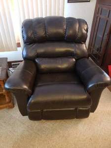 lot 114 image: Black Recliner