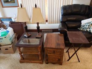 lot 115 image: End Tables and Lamps