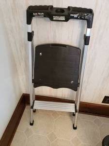 lot 120 image: Easy Reach Step Stool