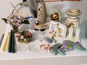 lot 138 image: Small Decor Figurines and Other Items