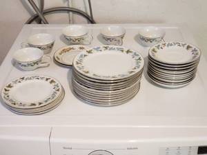 lot 144 image: Vintage Fine China Plates and Saucers