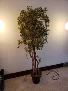 lot 158 image: 6 Faux Decorative Tree