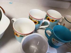 lot 166 image: Cups and Bowls