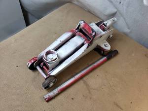 Small Hydraulic Floor Jack