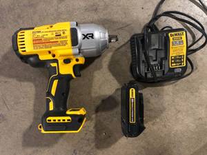 DEWALT 20V MAX Lithium-Ion Cordless 12 in. Impact Wrench Kit    Customer Returns See Pictures