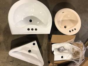 Lot of Assorted Bathroom Sinks   Various Models and Conditions Customer Returns See Pictures