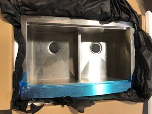 Glacier Bay Zero Radius FarmhouseApron-Front 18G Stainless Steel 33 in. 5050 Double Bowl Workstation Kitchen Sink with Accessories Customer Returns See Pictures