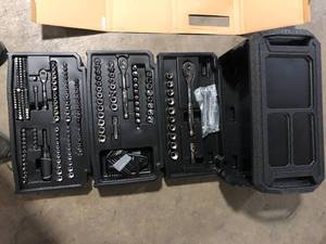 lot 22 image: Husky Mechanics Tool Set (270-Piece) Customer Returns See Pictures
