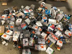 lot 25 image: Gaylords of Assorted Lighting Hardware and Misc Items Various Models and Conditions Customer Returns See Pictures