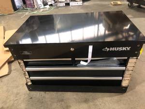lot 32 image: Husky Tool Storage 33 in. W Mechanics Cart with Extended Side Table and Bottle Tray   Customer Returns See Pictures
