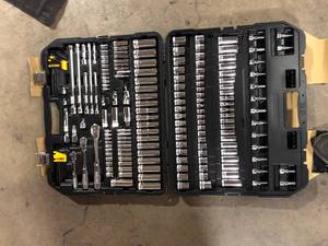 lot 44 image: DEWALT Chrome Vanadium Mechanics Tool Set (192-Piece) and Compound Pliers Set (3-Piece) Customer Returns See Pictures