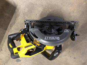 lot 46 image: DEWALT FLEXVOLT 60V MAX Cordless Brushless 7-14 in. Wormdrive Style Circular Saw (Tool Only)   Customer Returns See Pictures