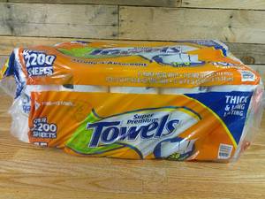 lot 87 image: Members Mark Super Premium Paper Towels, 15 Rolls, 150 Sheets per roll