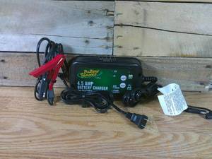 lot 103 image: Battery Tender 4.5 Amp SuperSmart Battery Charger & Maintainer-Out of Box