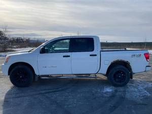 lot 16 image: 2008 Nissan Titan LE FFV - 4X4