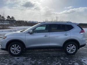 lot 8 image: 2015 Nissan Rogue SV