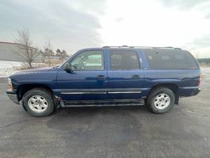 lot 22 image: 2001 Chevrolet Suburban - 4X4