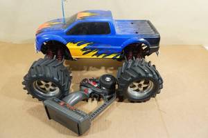 lot 3C image: Traxxas E-MAXX Electric Remote Control Monster Truck