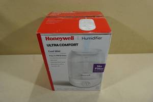 lot 108 image: Honeywell Ultra Comfort Cool Mist Humidifier