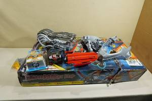 lot 110 image: Monster Jam ThuderROARus Drop Track