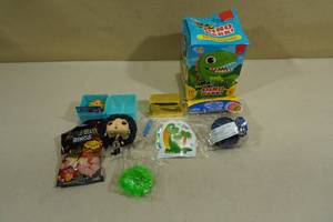 lot 111 image: Mystery Dino Park Pack