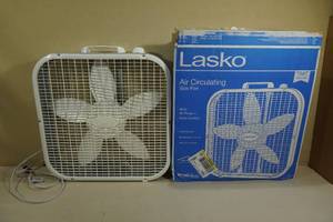 lot 117 image: Lasko Air Circulating Box Fan