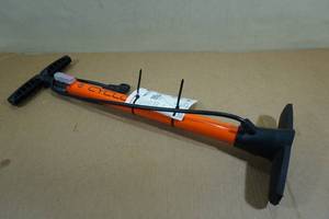 lot 130 image: Schwinn Cyclone Tire Floor Pump