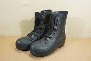 lot 156 image: US Military Bata Extreme Cold Boots -Size 10