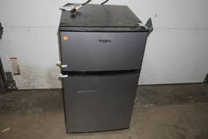 lot 159 image: Whirlpool 3.1cu ft Refrigerator