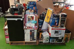 lot 162 image: Pallets of Repairable Items -Fridge, TV, Blender, Microwave, Housewares