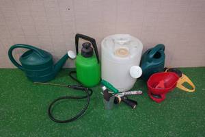 lot 164 image: Assorted Gardening -Watering Cans, Sprayers, Sprinkler