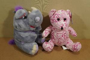 lot 198 image: 2 Stuffed Animals
